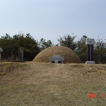 시조묘(국학 직학공 홍지경)